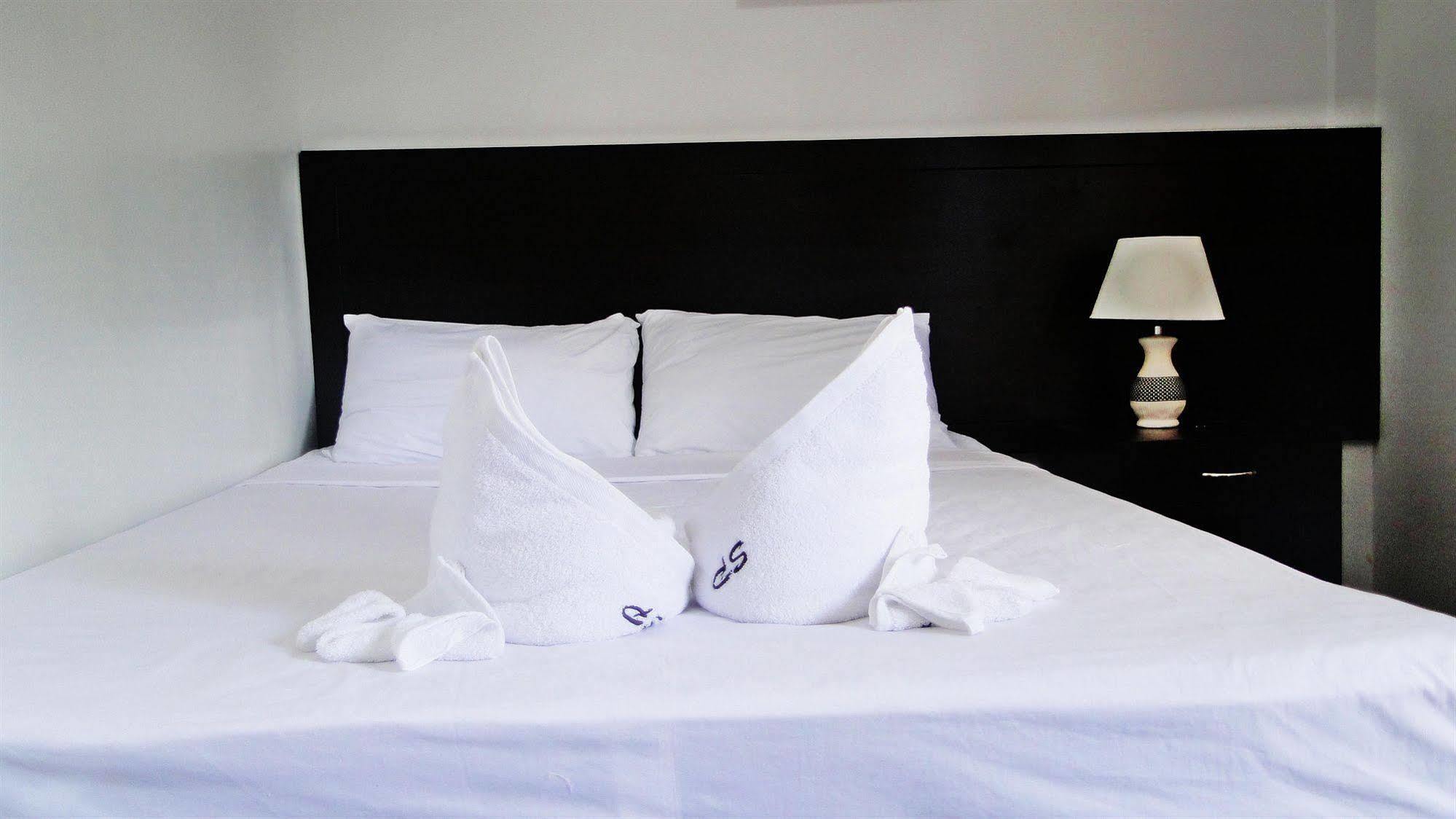 Susan'S Place Bed And Breakfast Puerto Princesa Bagian luar foto